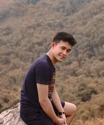 Hend** Fir**n 26 Tahun